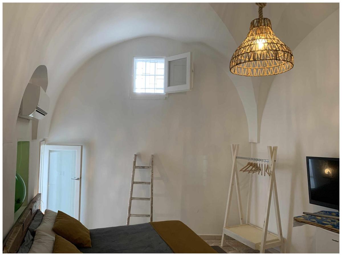 White Stone Flats & * Ostuni