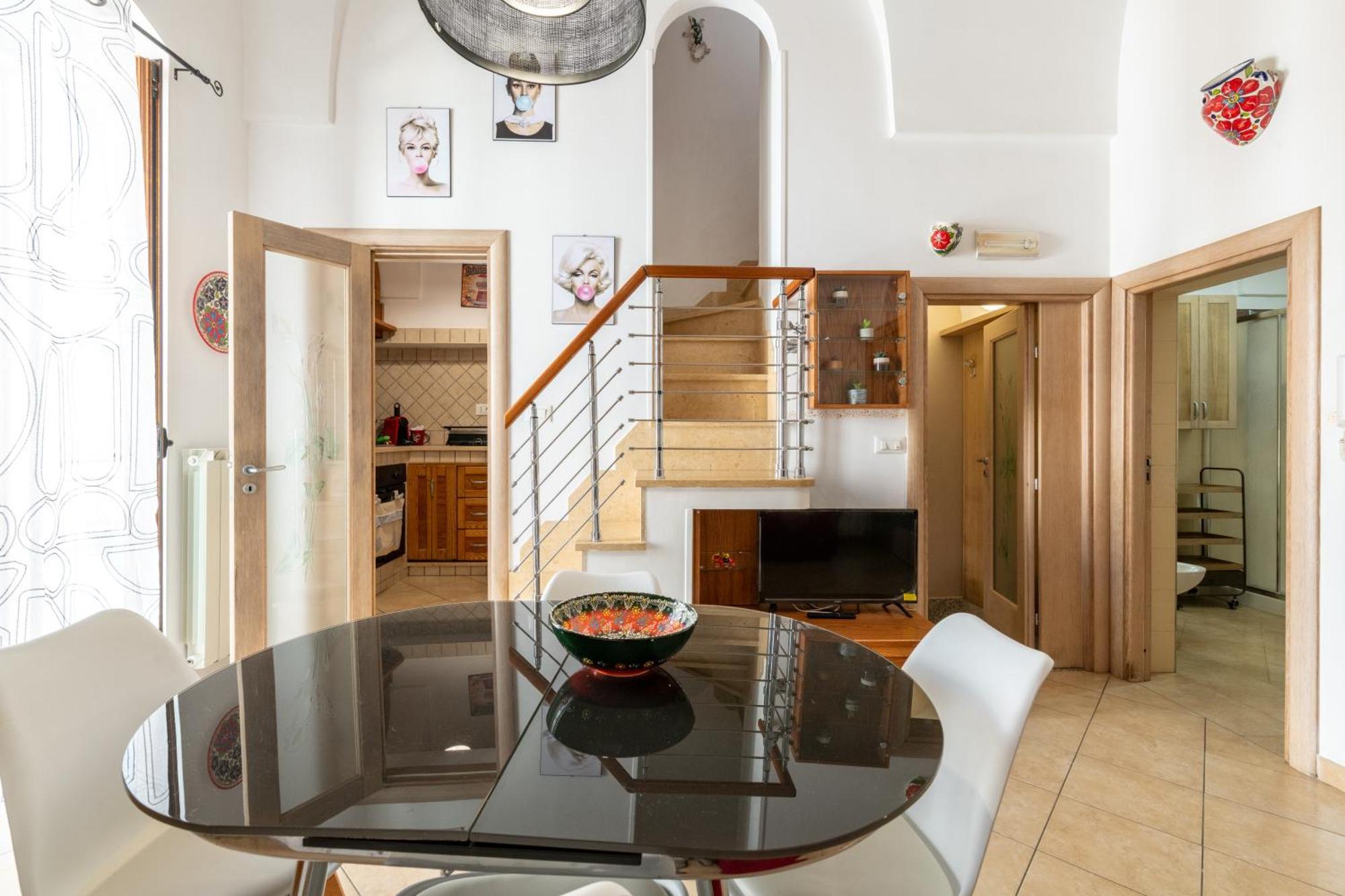 White Stone Flats & Holiday home *